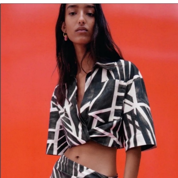 Zara Printed Crop Top Black White Bloggers Fave XS - Picture 3 of 5